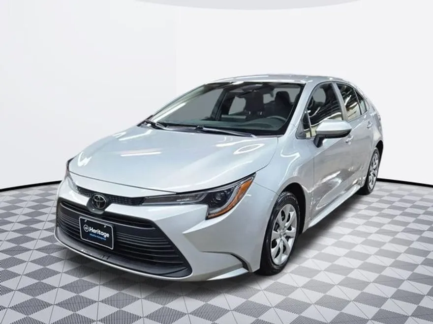 2024 Toyota Corolla LE photo 1