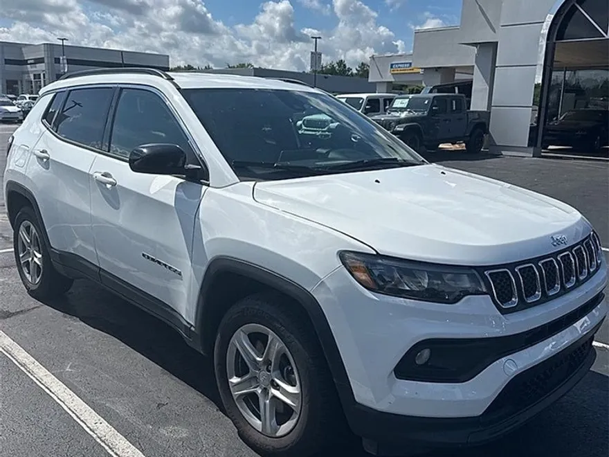 2024 Jeep Compass Latitude photo 1