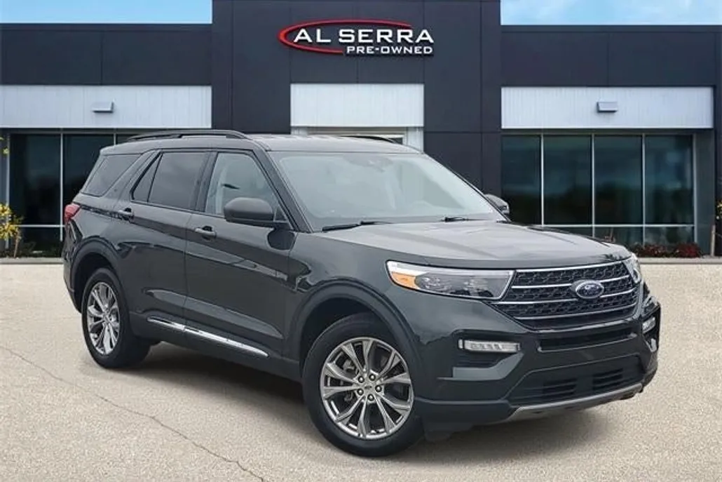 2022 Ford Explorer XLT photo 1