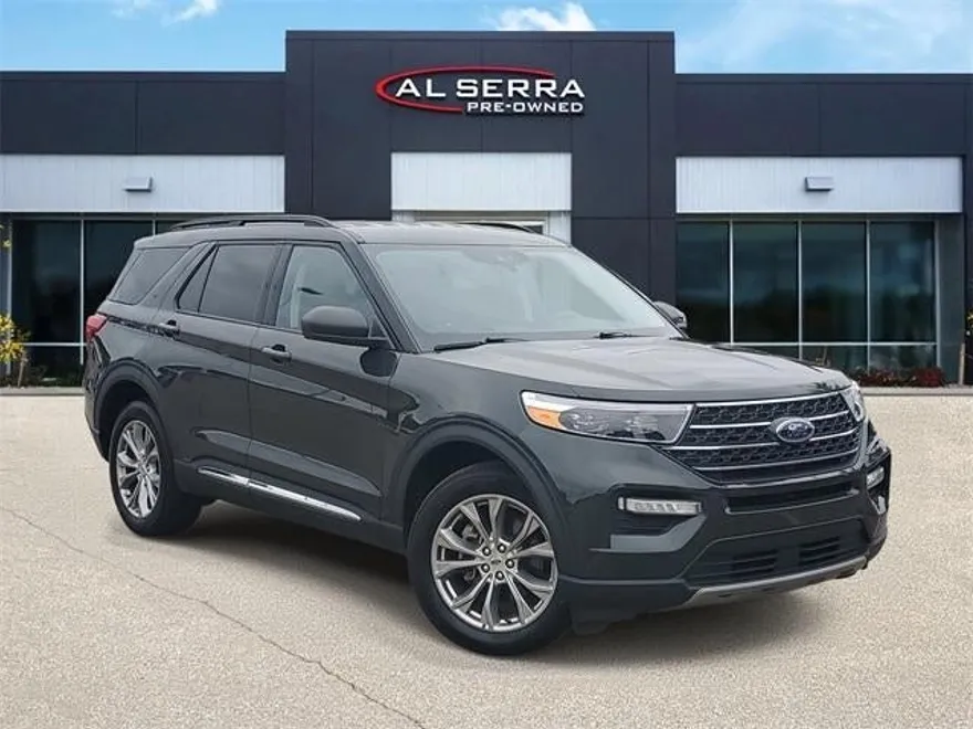 2022 Ford Explorer XLT photo 1