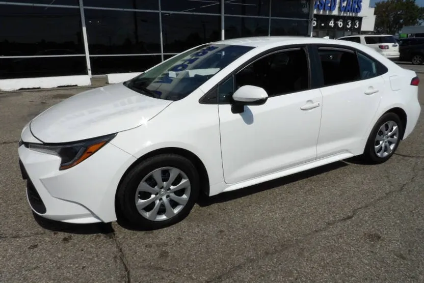 2021 Toyota Corolla LE photo 1
