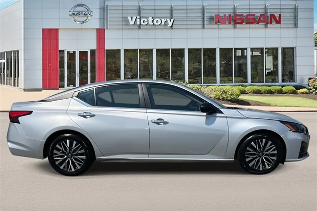 2024 Nissan Altima 2.5 SV photo 1