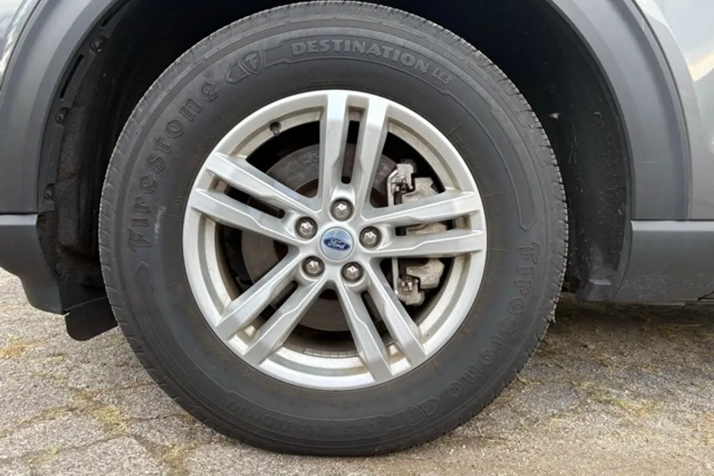 2023 Ford Explorer XLT photo 1