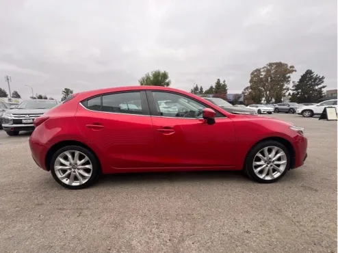 2015 Mazda Mazda3 s Grand Touring Hatchback photo 4