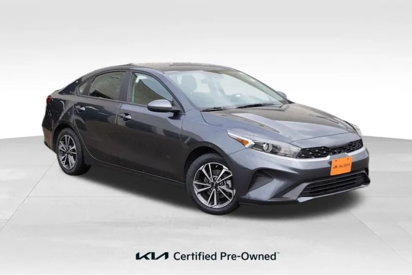 2023 Kia Forte LXS photo 1