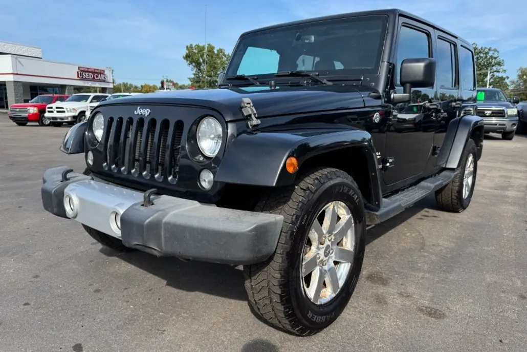 2015 Jeep Wrangler Unlimited Sahara photo 1