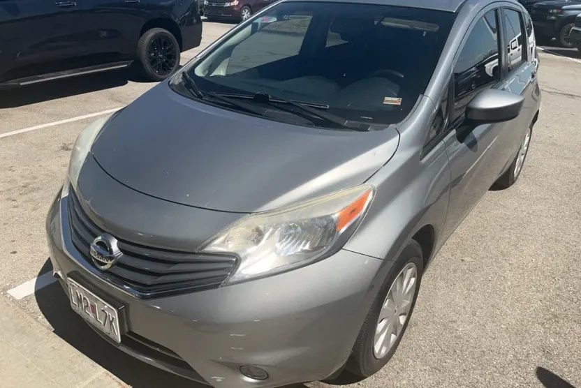 2015 Nissan Versa Note SV photo 1