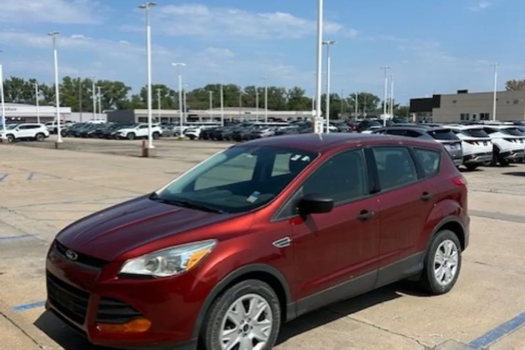 2015 Ford Escape S photo 1