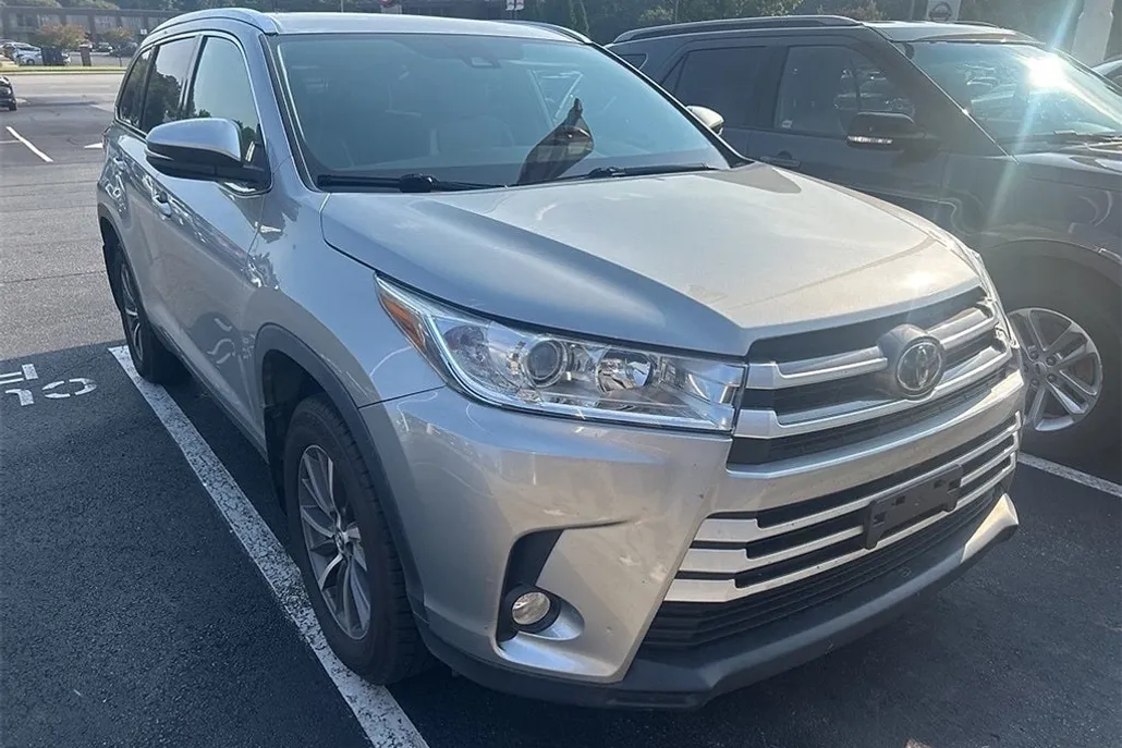 2019 Toyota Highlander XLE photo 1