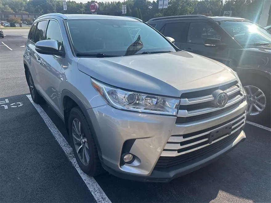 2019 Toyota Highlander XLE photo 1