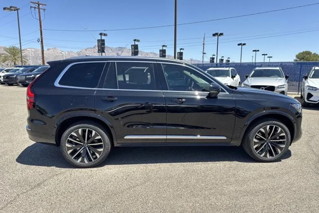 2025 Volvo XC90 T8 Plus photo 1