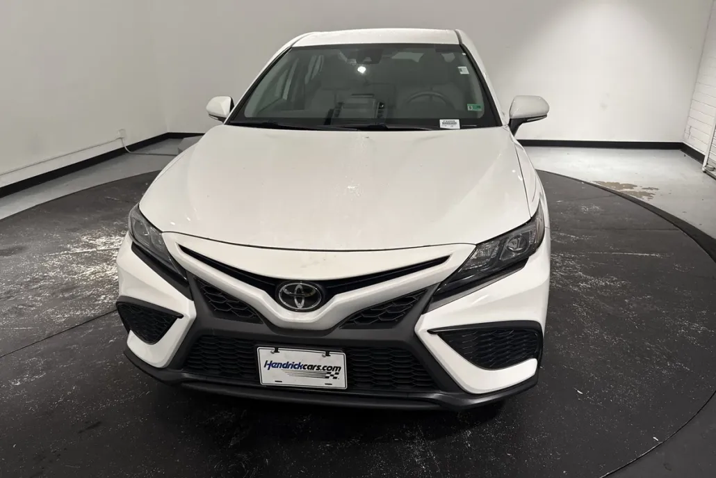 2023 Toyota Camry SE photo 1