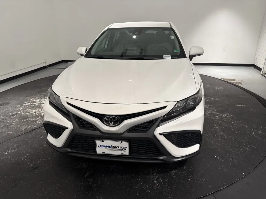 2023 Toyota Camry SE photo 1