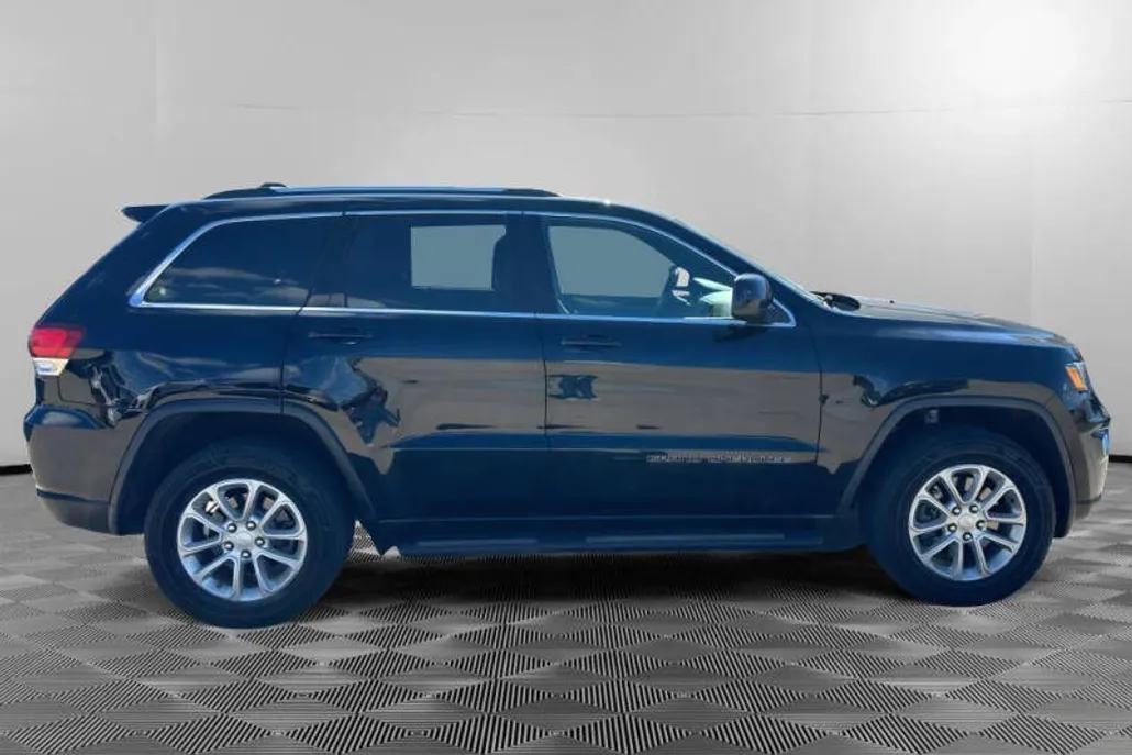 2021 Jeep Grand Cherokee Laredo photo 1