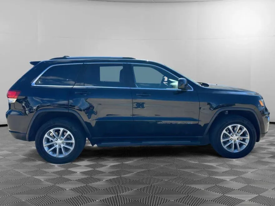 2021 Jeep Grand Cherokee Laredo photo 1