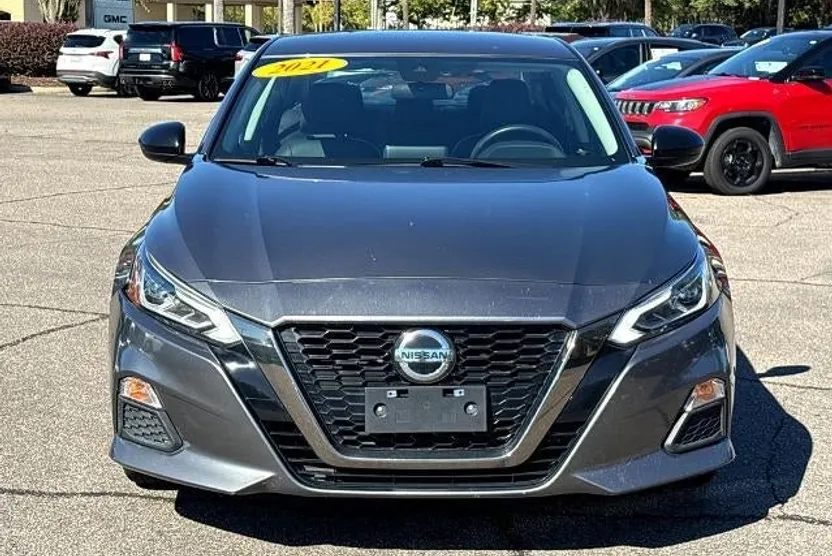 2021 Nissan Altima 2.5 SR photo 1