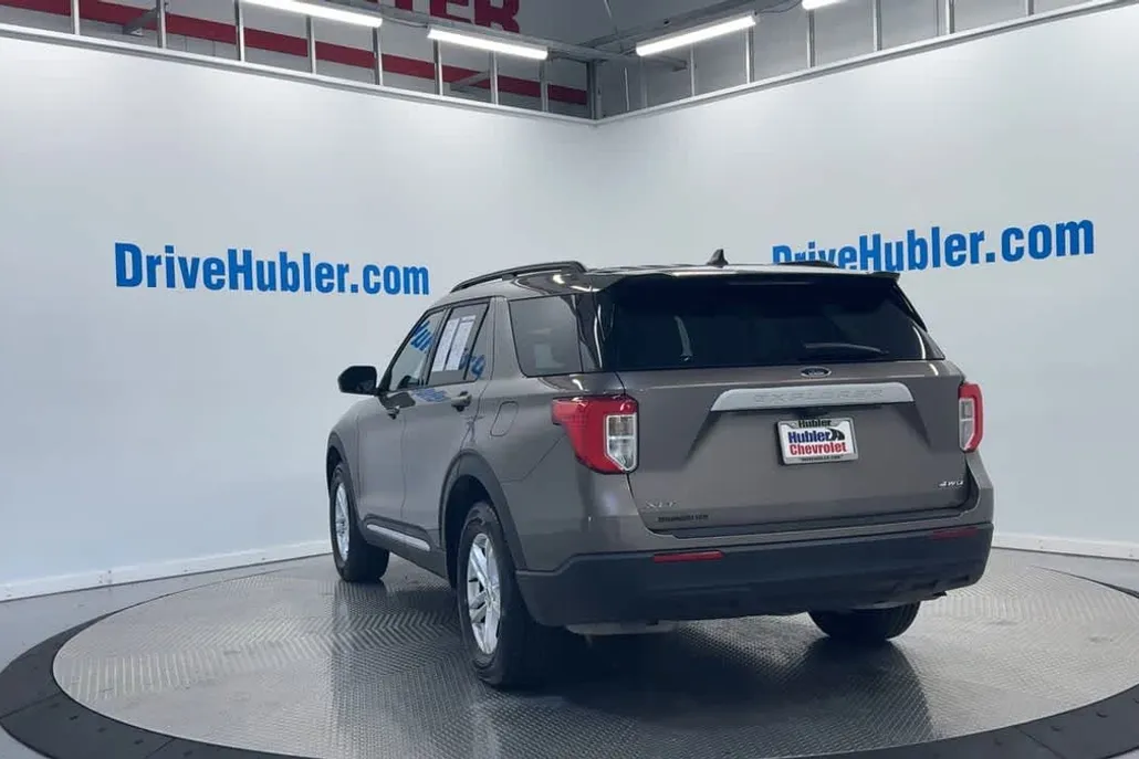 2021 Ford Explorer XLT photo 1