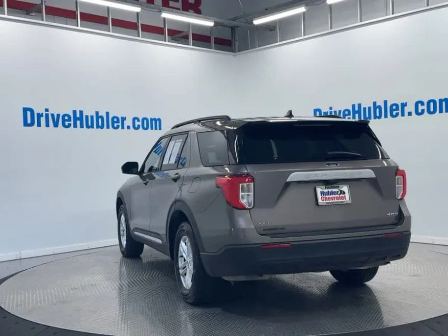 2021 Ford Explorer XLT photo 1