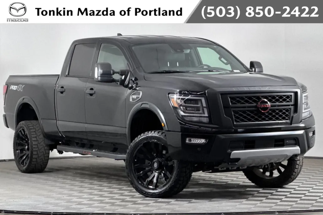 2023 Nissan Titan PRO-4X photo 1