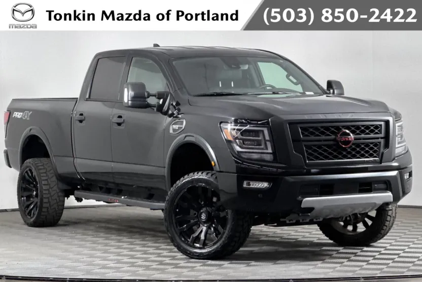 2023 Nissan Titan PRO-4X photo 1