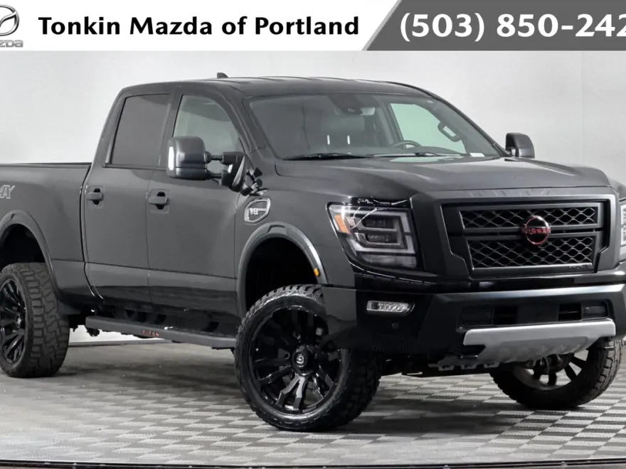 2023 Nissan Titan PRO-4X photo 1
