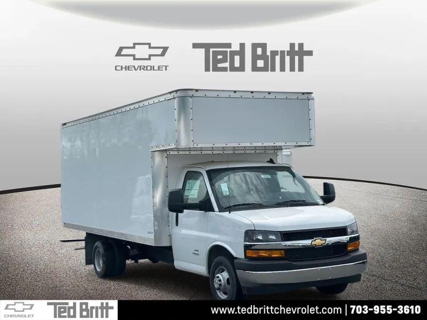 2025 Chevrolet Express Cutaway photo 1