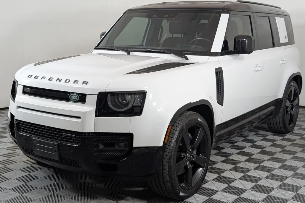 2022 Land Rover Defender X-Dynamic SE photo 1