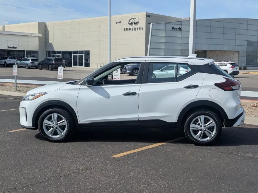 2023 Nissan Kicks S photo 1
