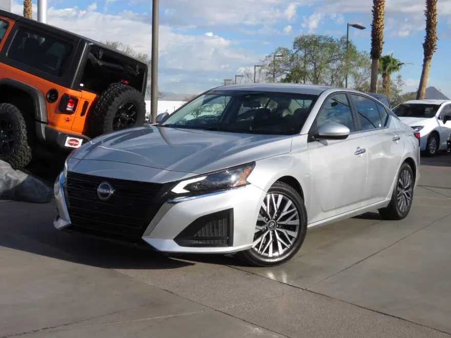 2023 Nissan Altima 2.5 SV photo 1