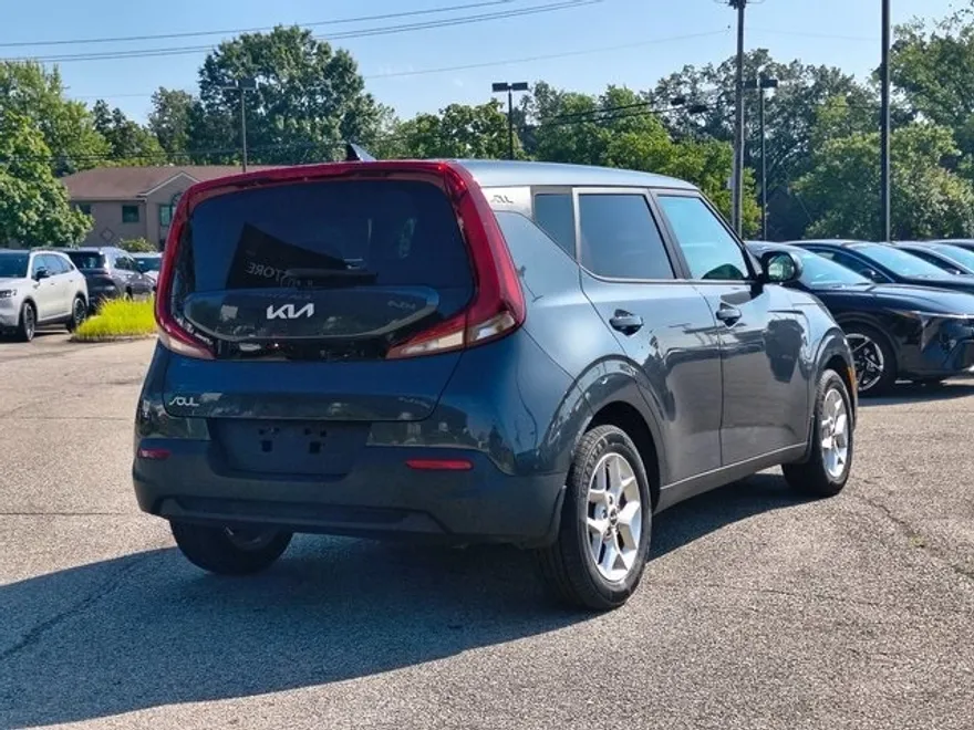 2022 Kia Soul LX photo 1