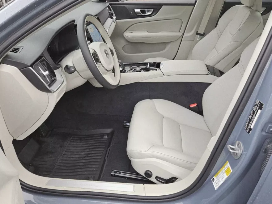 2024 Volvo S60 Recharge T8 Plus photo 1