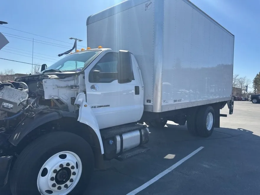 2017 Ford F-750 Base photo 1