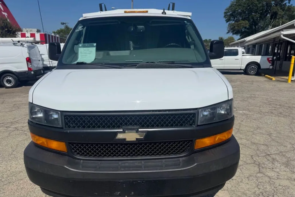 2018 Chevrolet Express 3500 Cutaway photo 1