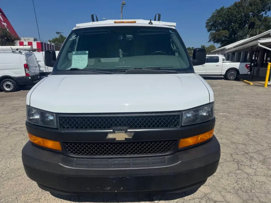 2018 Chevrolet Express 3500 Cutaway photo 1