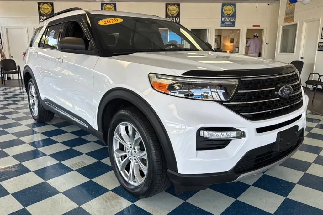 2020 Ford Explorer XLT Sport photo 1