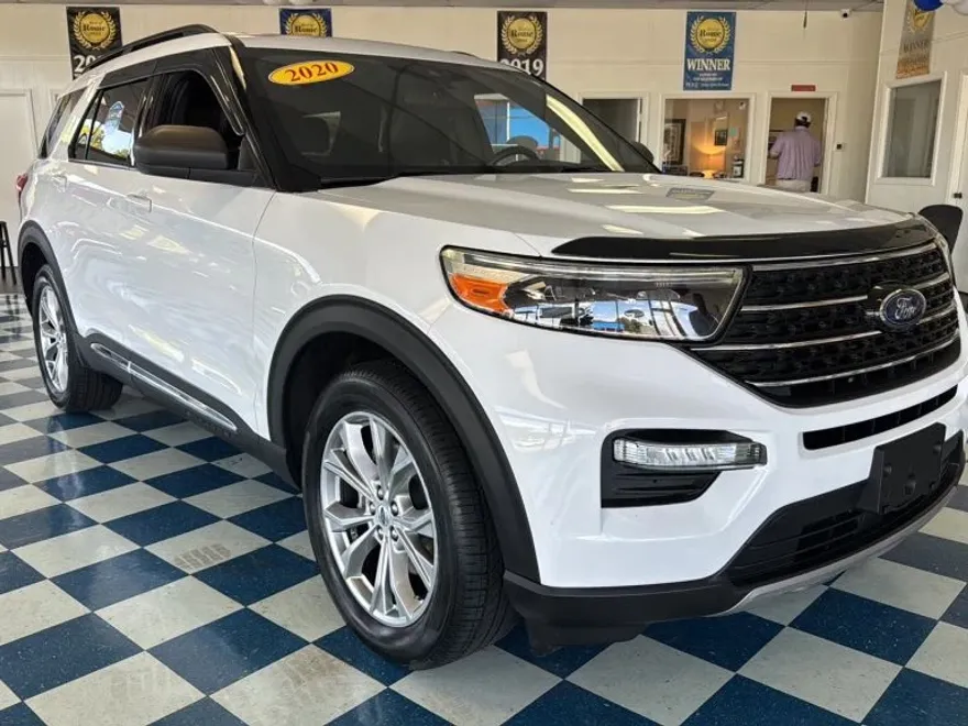 2020 Ford Explorer XLT Sport photo 1
