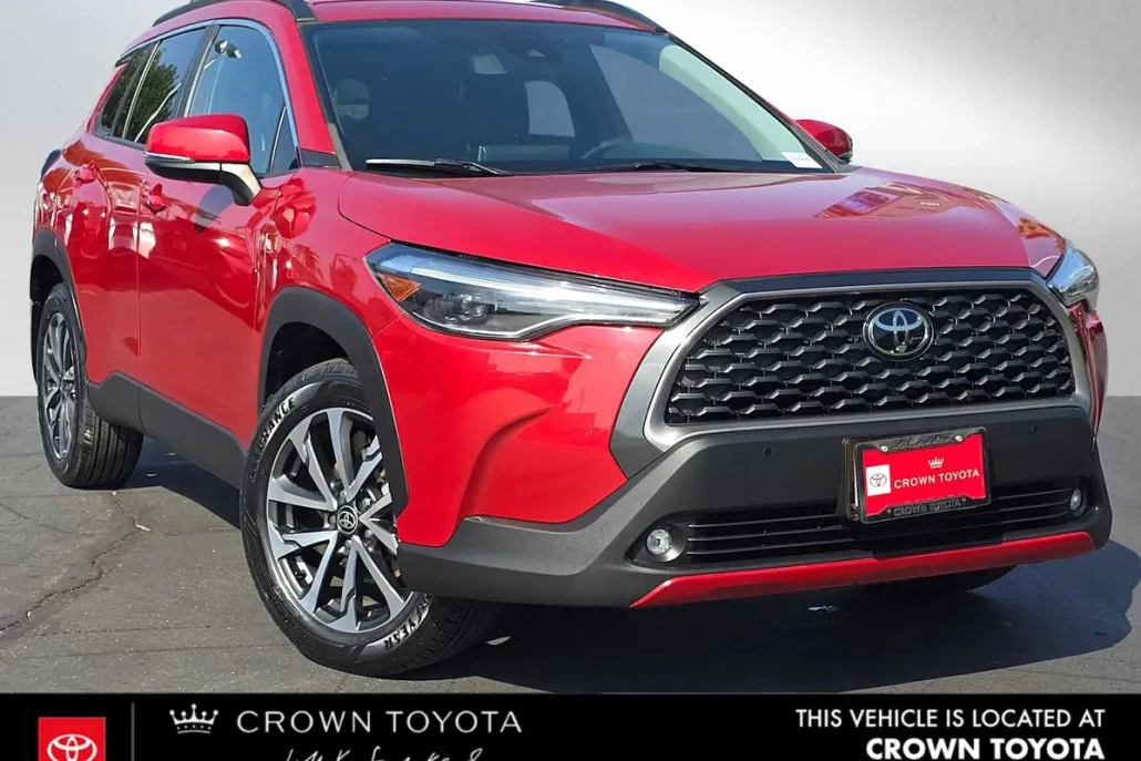 2022 Toyota Corolla Cross XLE photo 1