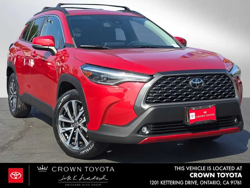 2022 Toyota Corolla Cross XLE photo 1
