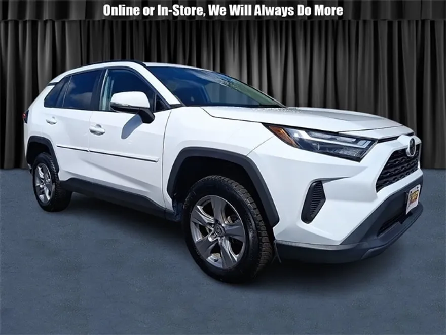 2022 Toyota RAV4 XLE photo 1