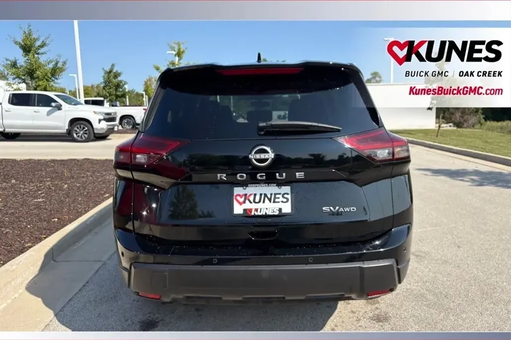 2024 Nissan Rogue SV photo 1