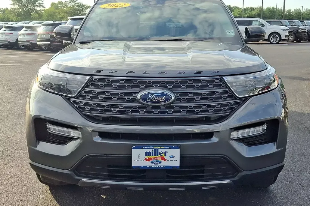 2022 Ford Explorer XLT photo 1