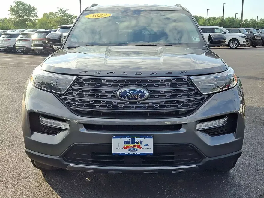 2022 Ford Explorer XLT photo 1