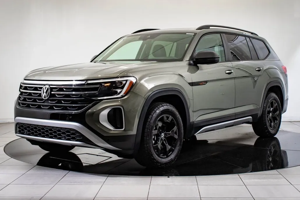 2025 Volkswagen Atlas Peak Edition SE photo 1