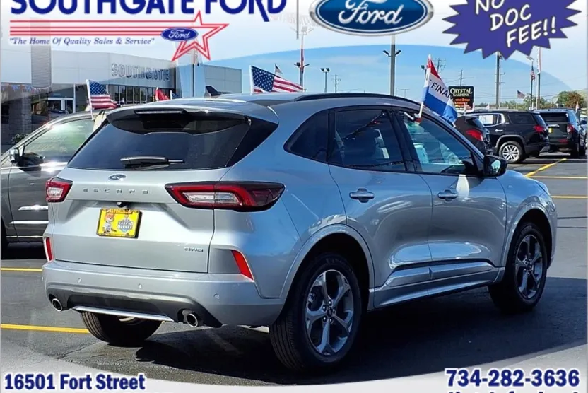 2023 Ford Escape ST-Line photo 1