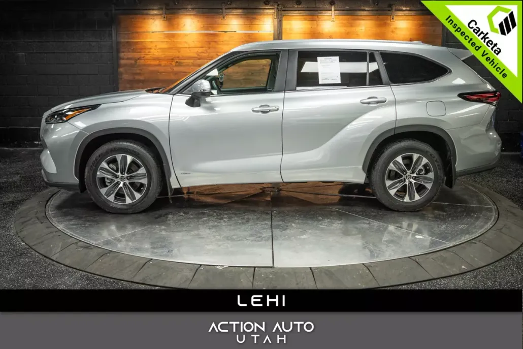 2024 Toyota Highlander Hybrid XLE photo 1