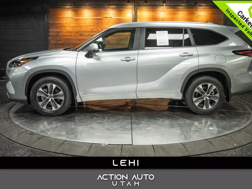 2024 Toyota Highlander Hybrid XLE photo 1