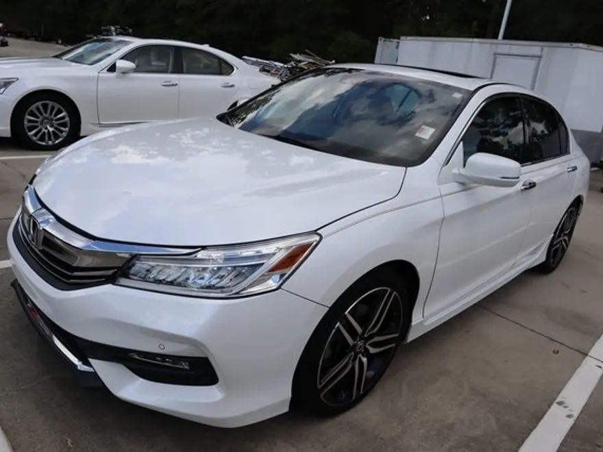 2017 Honda Accord Touring photo 1