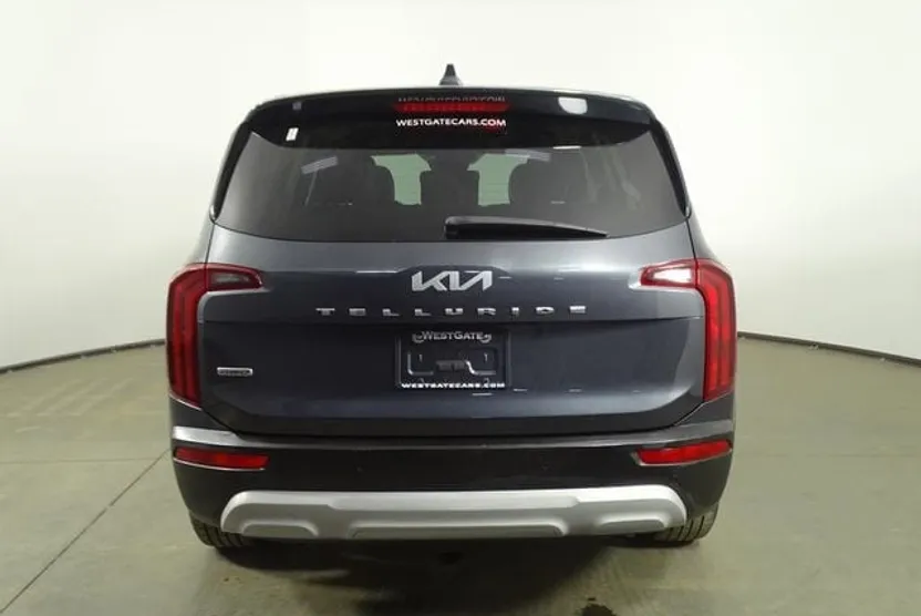 2022 Kia Telluride LX photo 1
