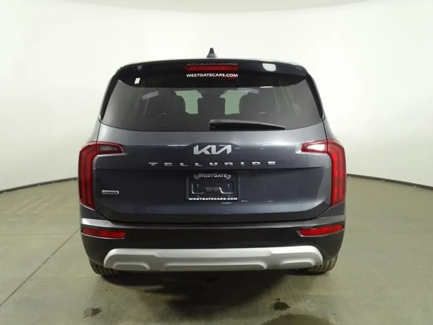 2022 Kia Telluride LX photo 1