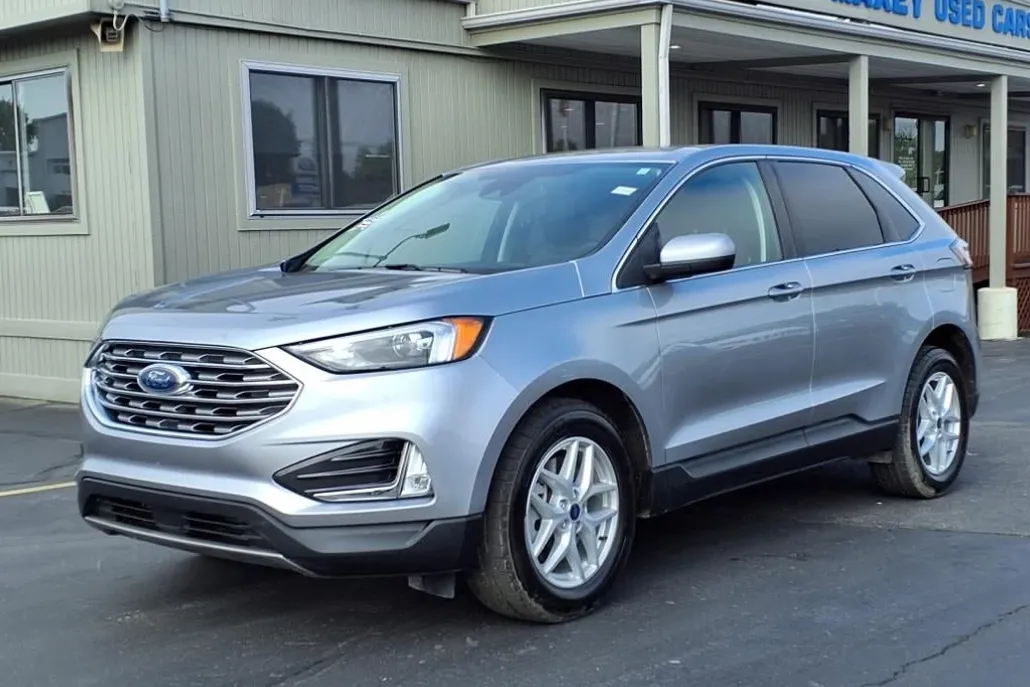 2022 Ford Edge SEL photo 1